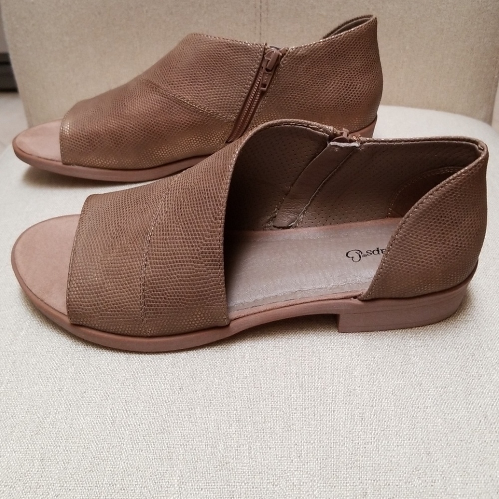 *LAST ONE*Bare Traps Sedina Sandals - Picture 6 of 8